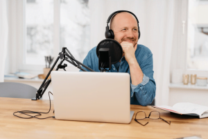 Navigating the Voice Over Industry: Keys to a Successful Career
